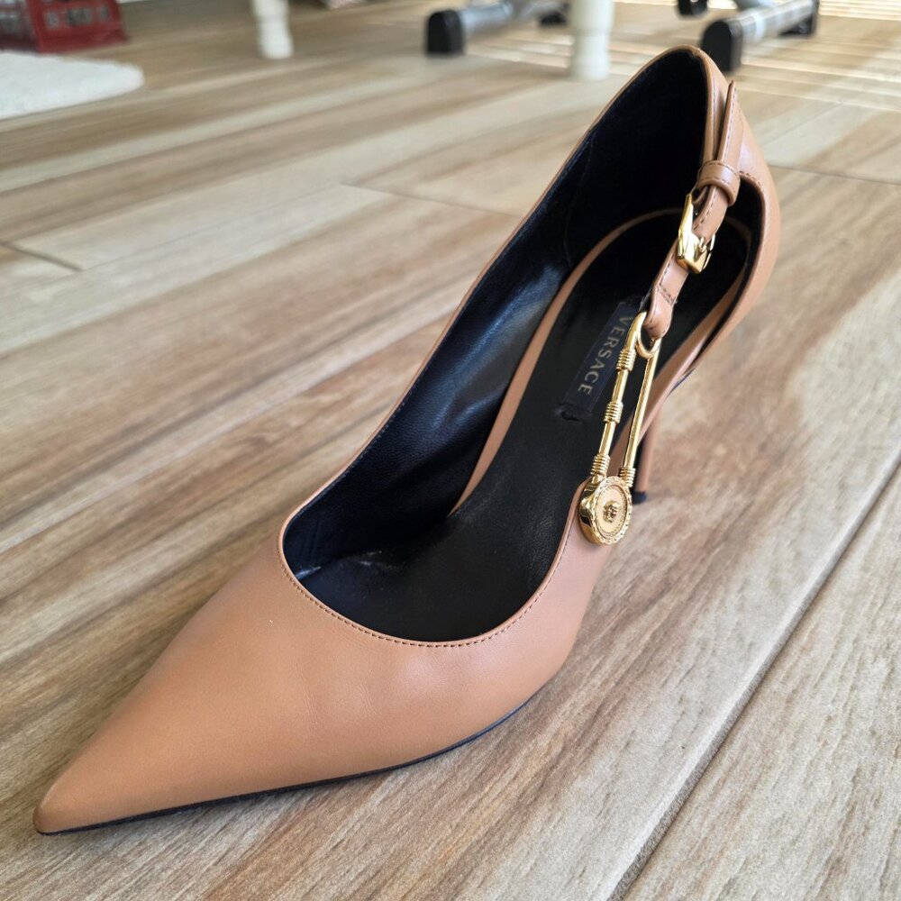 Versace Safery-Pin Tan Leather Pointy Shoes Eur. 39